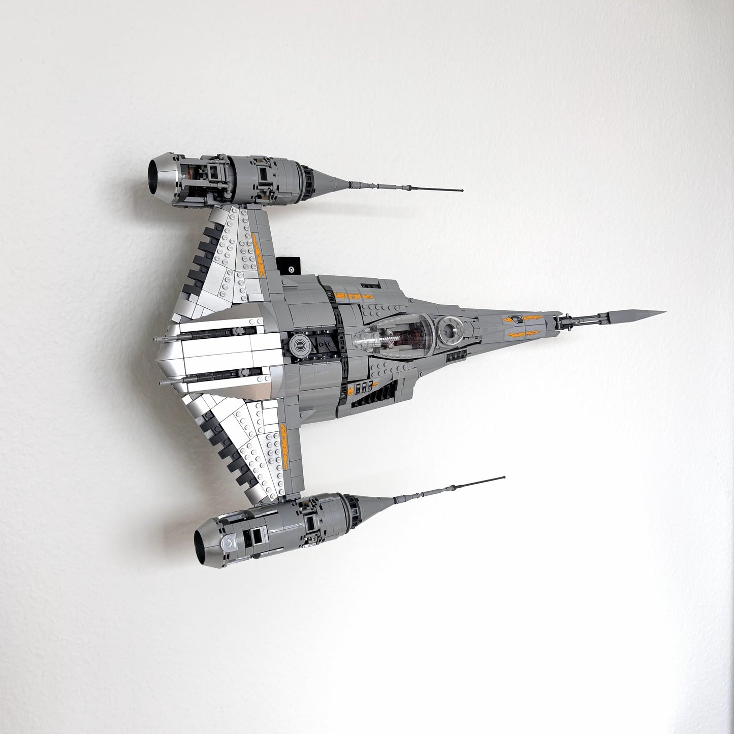 Væg-holder til LEGO® Star Wars™ 75442 Mandalorian's N-1 Starfighter™