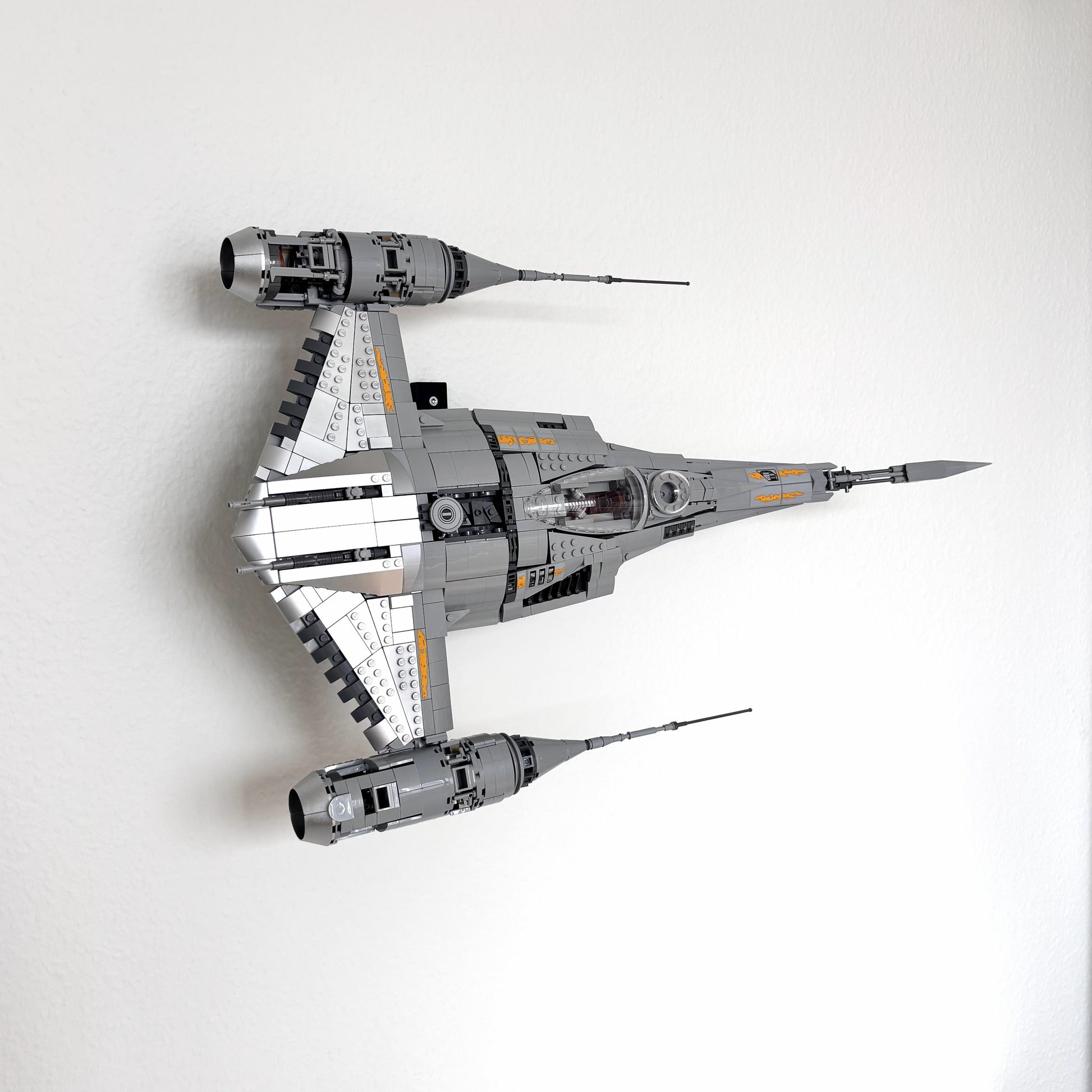 Væg-holder til LEGO® Star Wars™ 75442 Mandalorian's N-1 Starfighter™