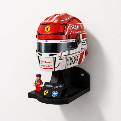 Vægholder til LEGO® F1® hjelme 43014 og 43022 monteret på væg