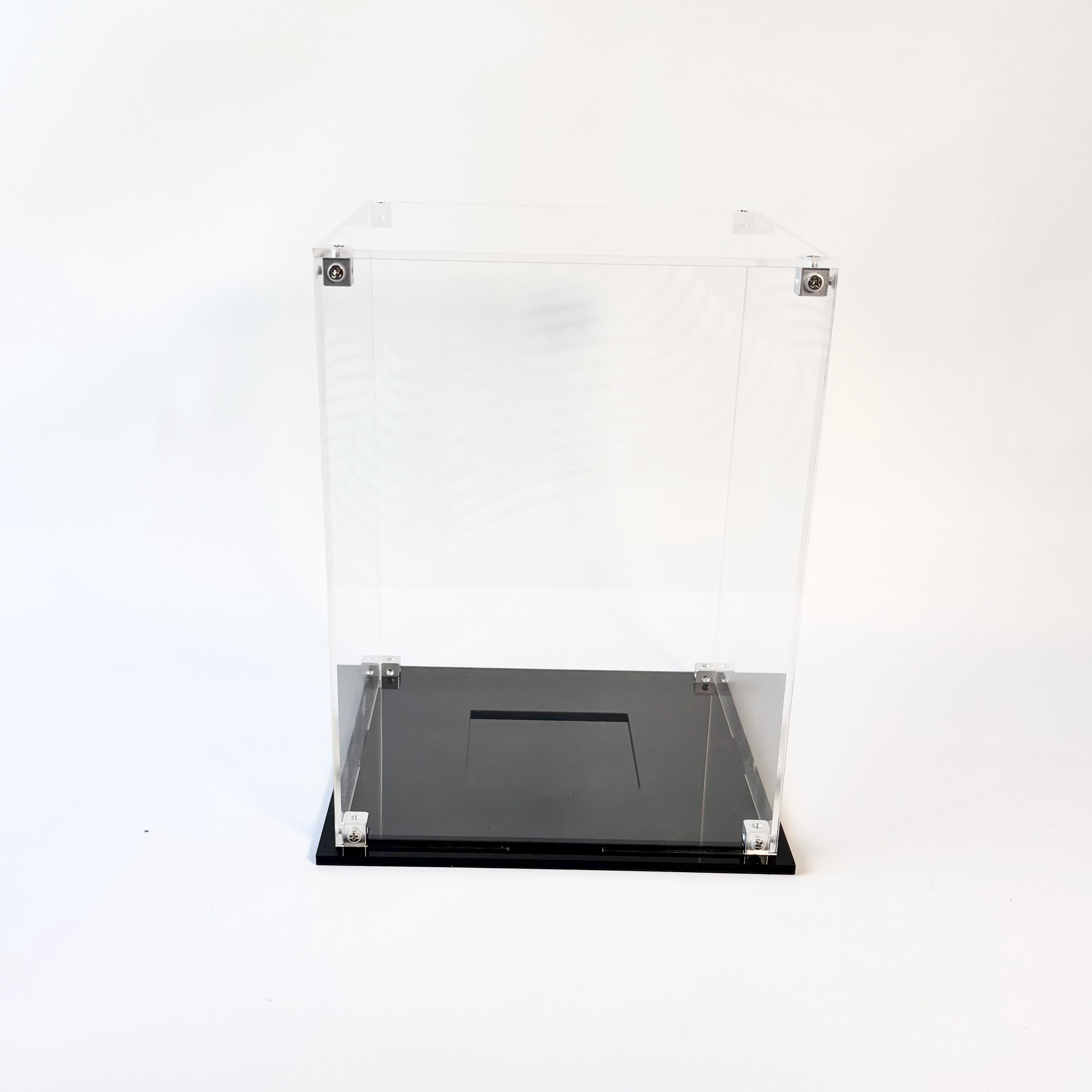 Akrylkasse til LEGO® Marvel™ hjelme og masker – støvfri beskyttelse og elegant udstilling af Iron Man™, Star-Lord™ og Spider-Man™.