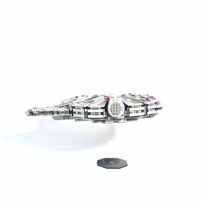 Displaystand til LEGO® biler, fly og rumskibe – vælg mellem lige eller skrå (25°) top samt plader på 67x67 mm og 35x35 mm.
