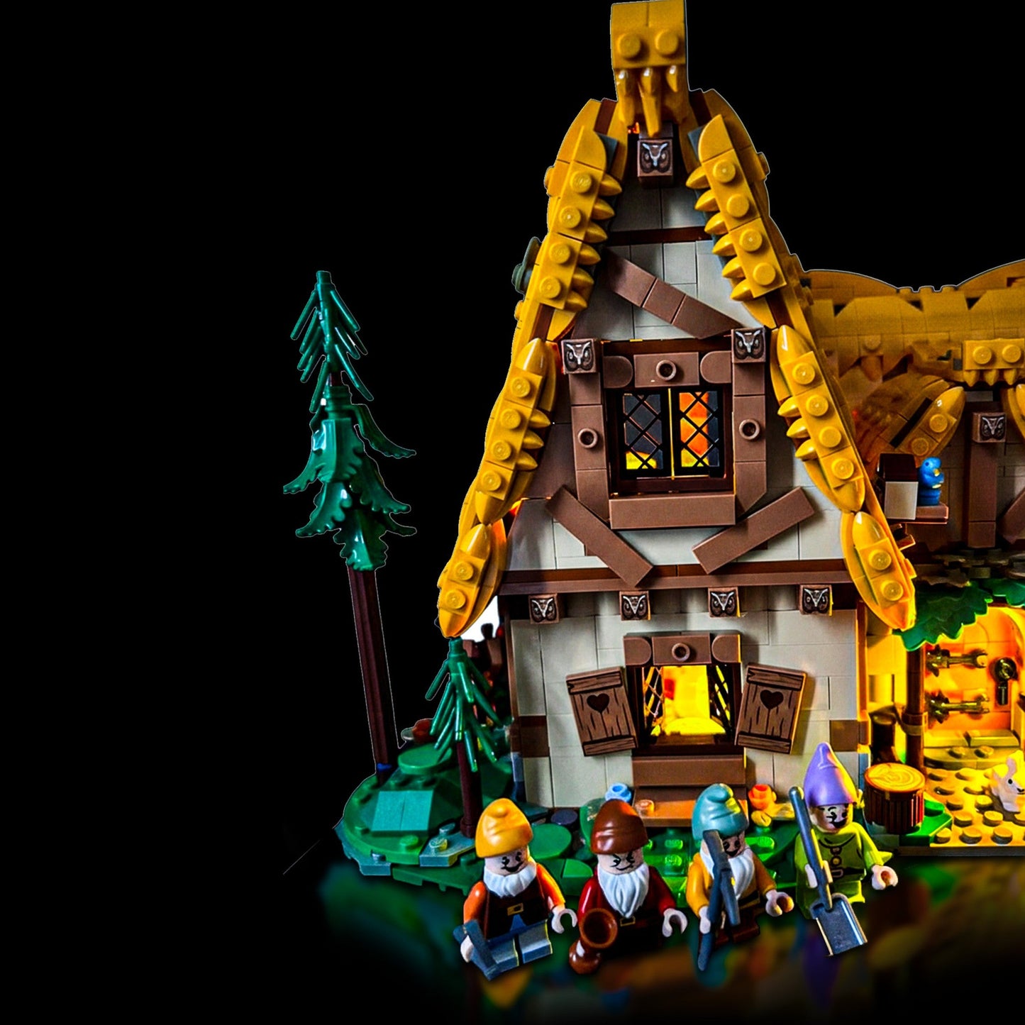 Lyskit til LEGO® Disney: Snehvide og de syv små dværges hytte™ (43179) med varme LED-lys og eventyrstemning