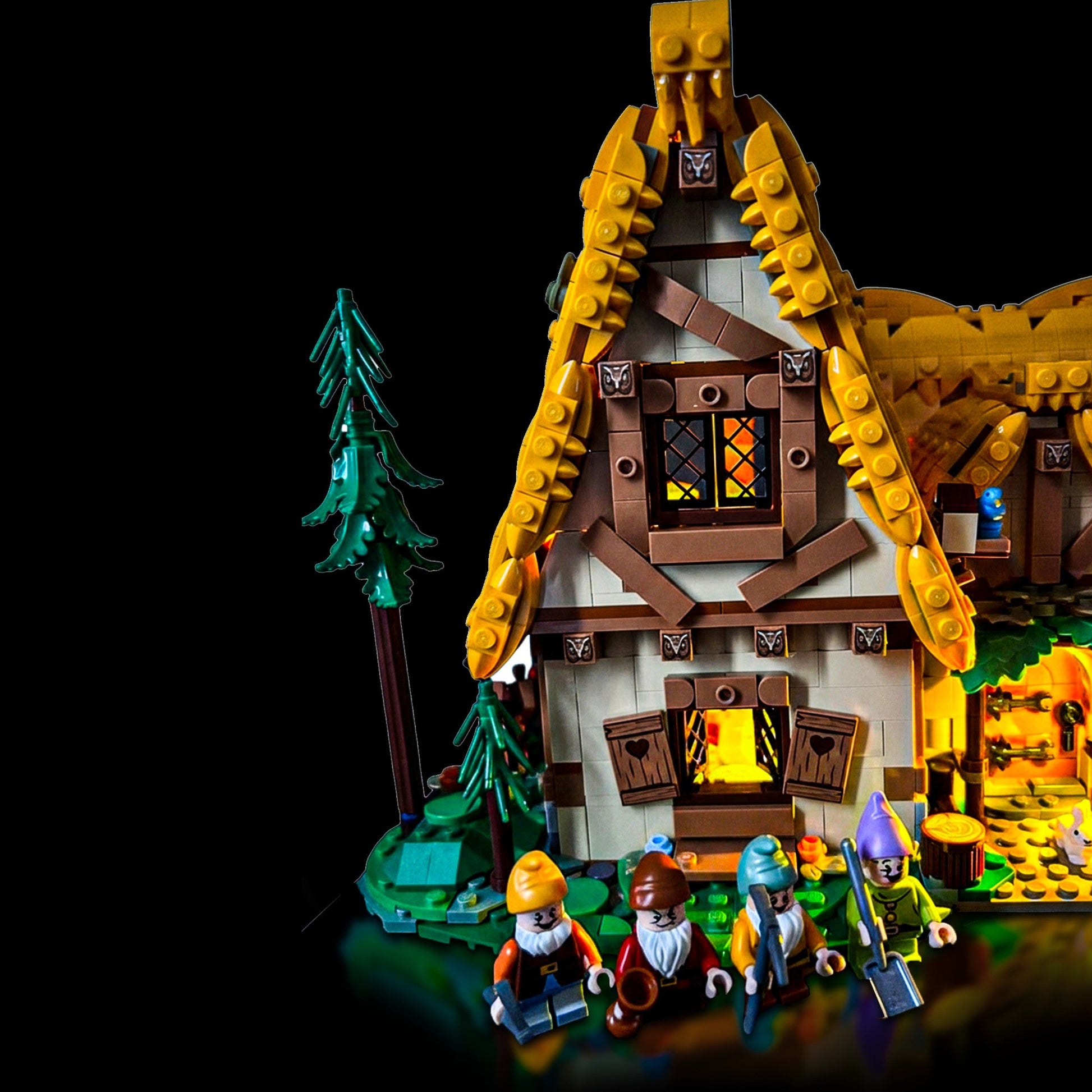 Lyskit til LEGO® Disney: Snehvide og de syv små dværges hytte™ (43179) med varme LED-lys og eventyrstemning