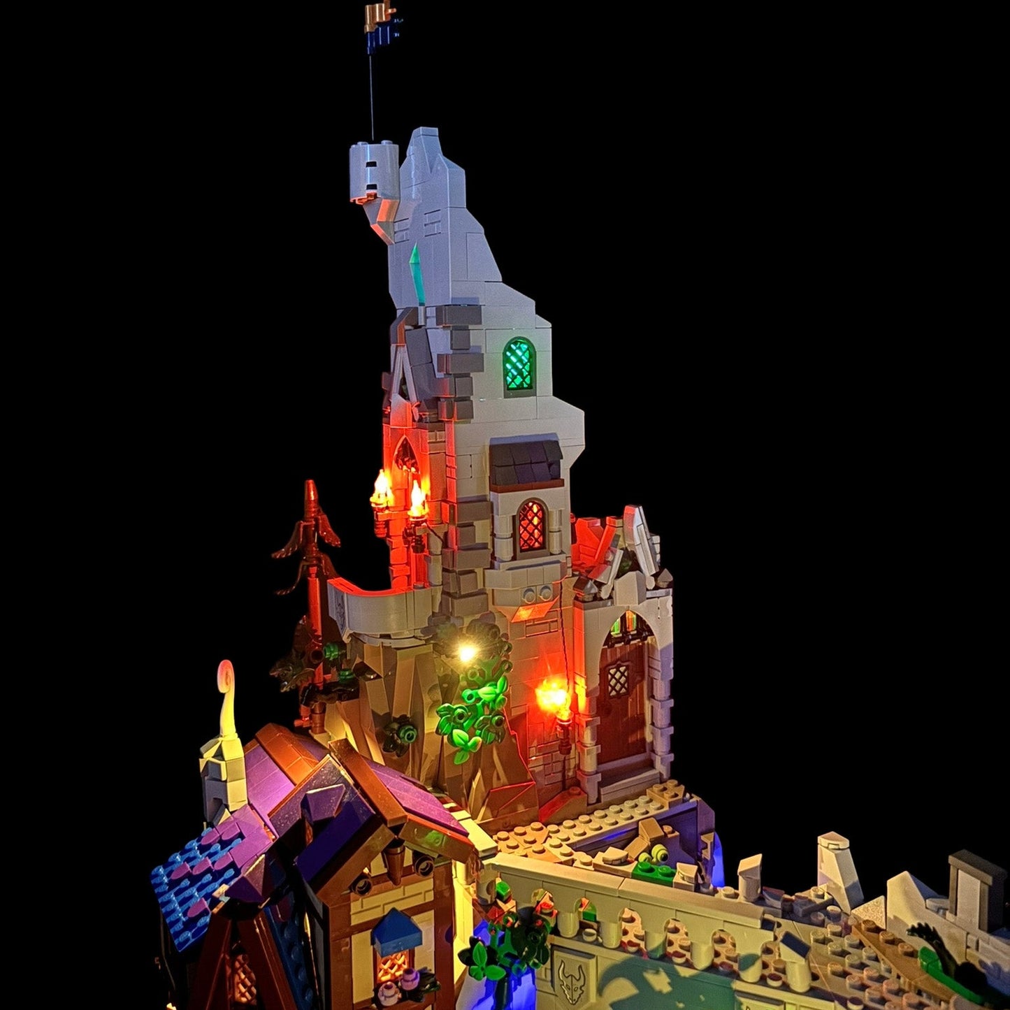 Lyskit til LEGO® Dungeons & Dragons™ Den røde drages fortælling (40658) med magiske LED-lys og flammeeffekter