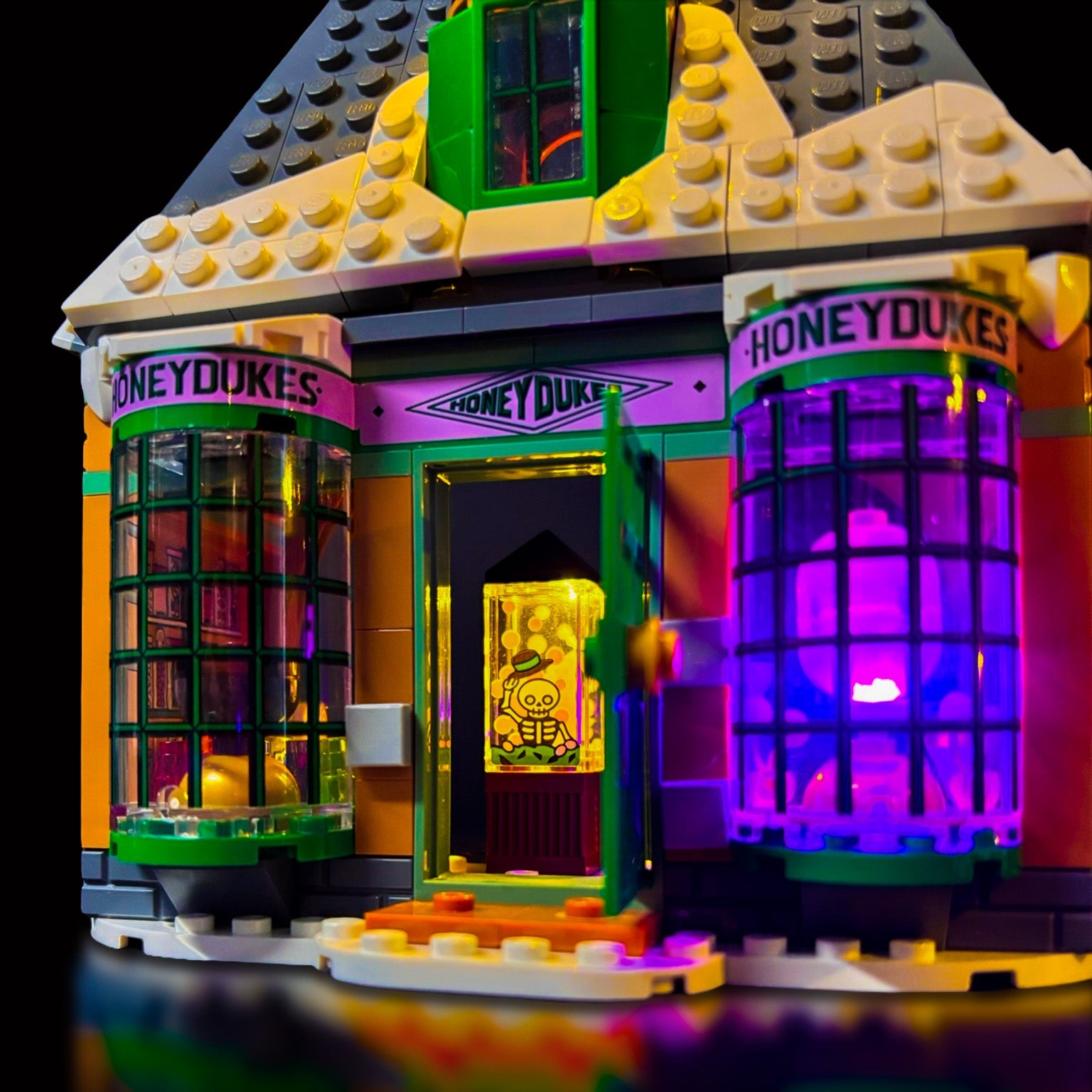 Lyskit til LEGO® Harry Potter™ Hogsmeade™ (76388) med farverige LED-lys og vinterlig stemning