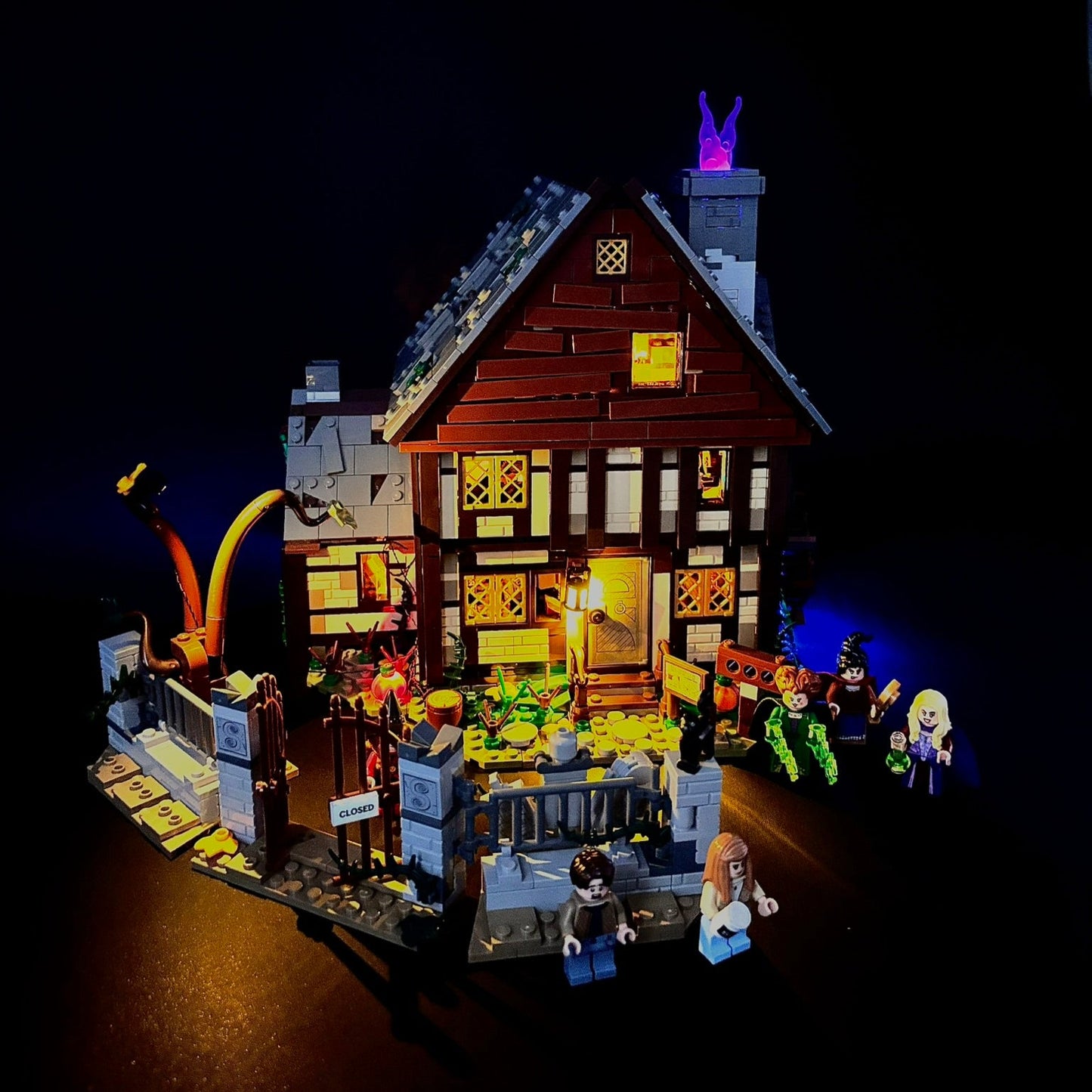 Lyskit til LEGO® Hocus Pocus™ (21341) med farverige LED-lys og magisk halloween-stemning