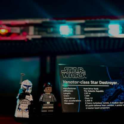 Lyskit til LEGO® 75367 Venator-Class Republic Attack Cruiser™ med LED-belysning, der fremhæver hangarer, vinduer og kanoner.