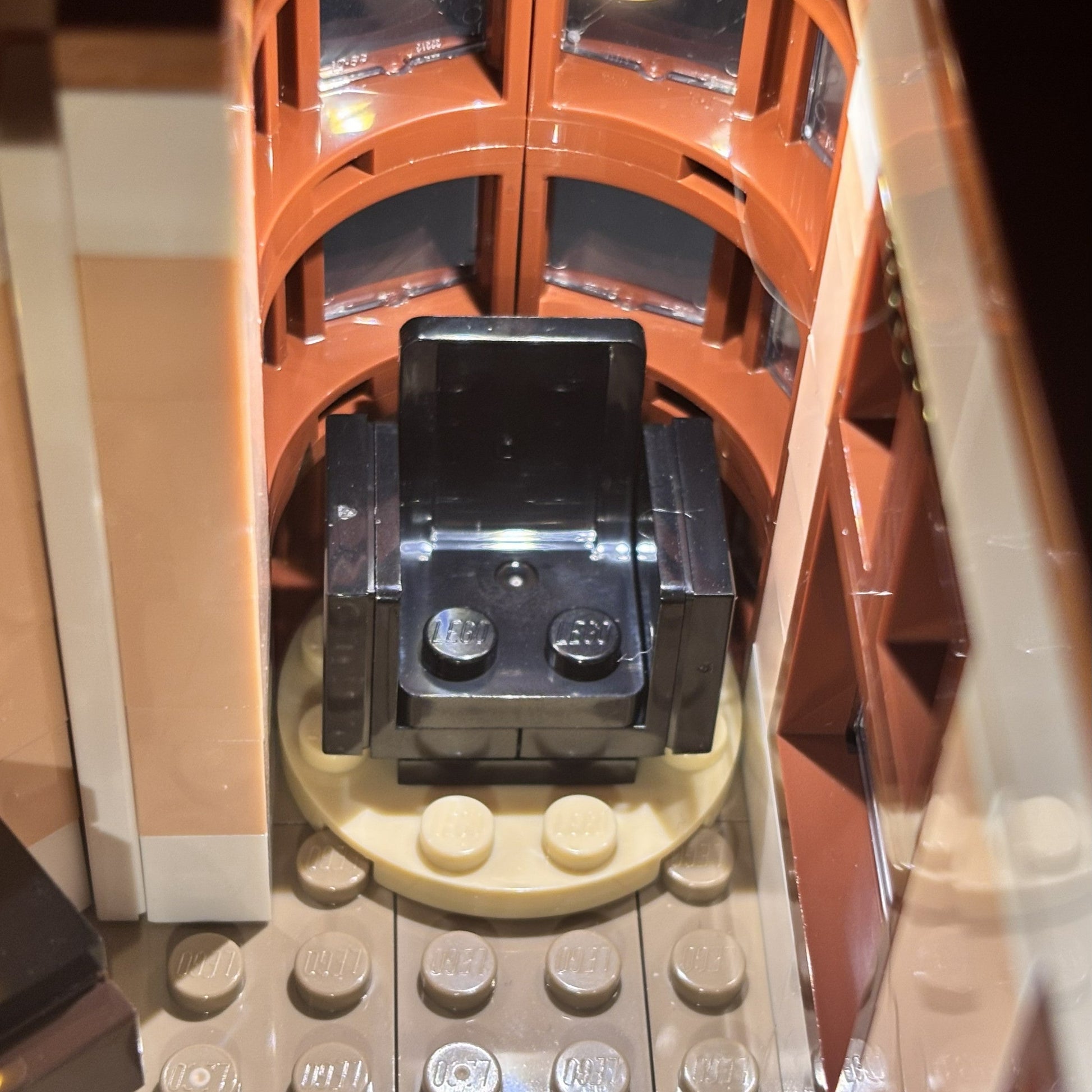 Lyskit til LEGO® Boutique Hotel (10297) med oplyste etager, reception, kunst og tagterrasse