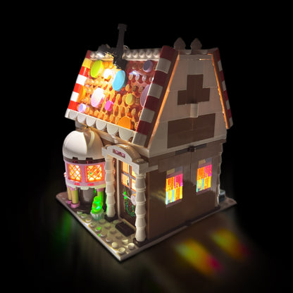 Lyskit til  LEGO® 40809 Festive Gingerbread House, der fremhæver de søde og julede detaljer med varme LED-lys.