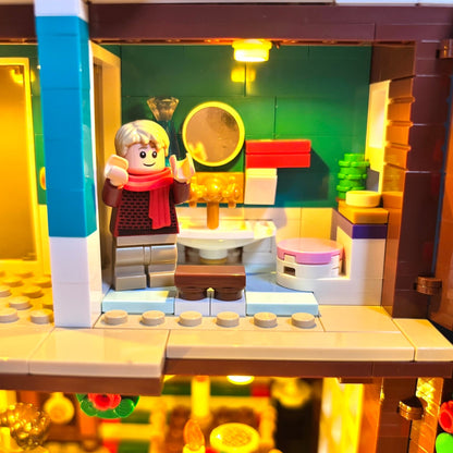 Lyskit til LEGO® Home Alone™ (21330) McCallister-huset med julebelysning og magisk stemning fra filmklassikeren.