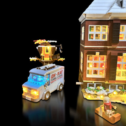 Lyskit til LEGO® Home Alone™ (21330) McCallister-huset med julebelysning og magisk stemning fra filmklassikeren.
