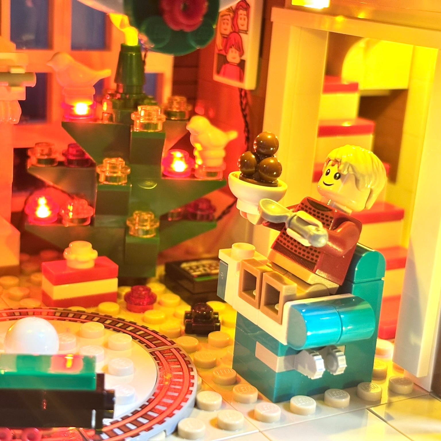 Lyskit til LEGO® Home Alone™ (21330) McCallister-huset med julebelysning og magisk stemning fra filmklassikeren.