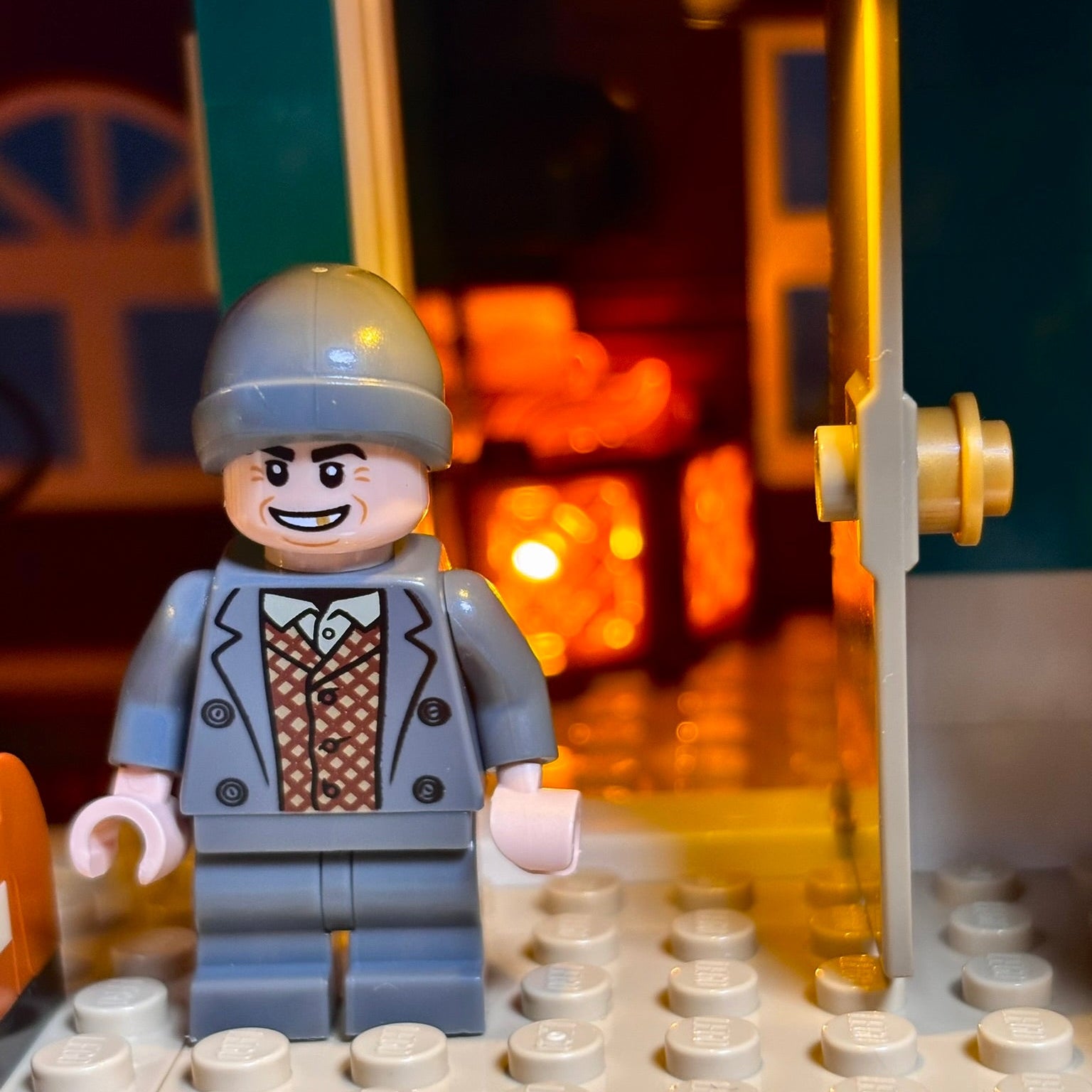 Lyskit til LEGO® Home Alone™ (21330) McCallister-huset med julebelysning og magisk stemning fra filmklassikeren.