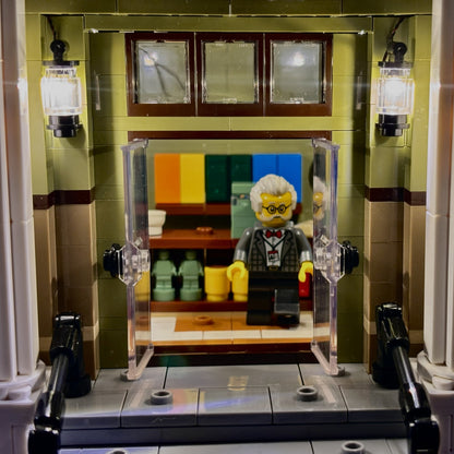 Lyskit til LEGO® Natural History Museum (10326) med oplyste etager, statuer, træer og dinosaur-skelet